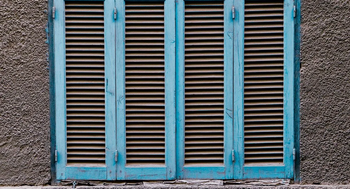 La couleur peinture pour bois : comment bien choisir et protéger vos boiseries intérieures et extérieures ?