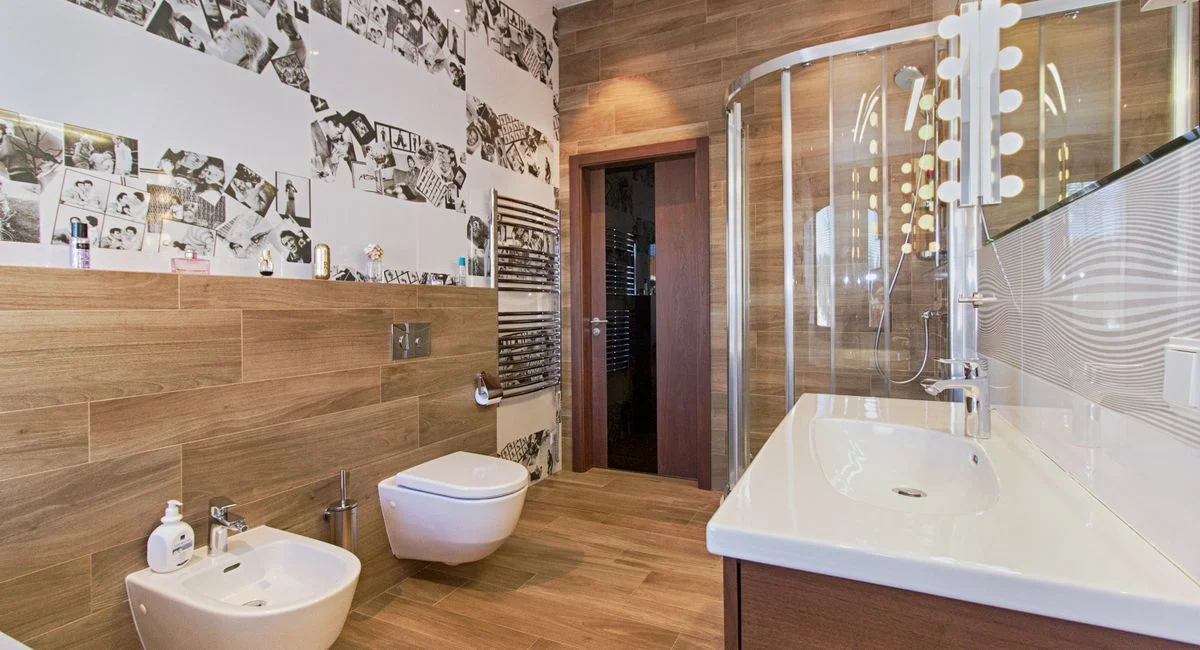 La deco salle de bain idée : tendances et astuces pour créer un espace à la fois chic et chaleureux