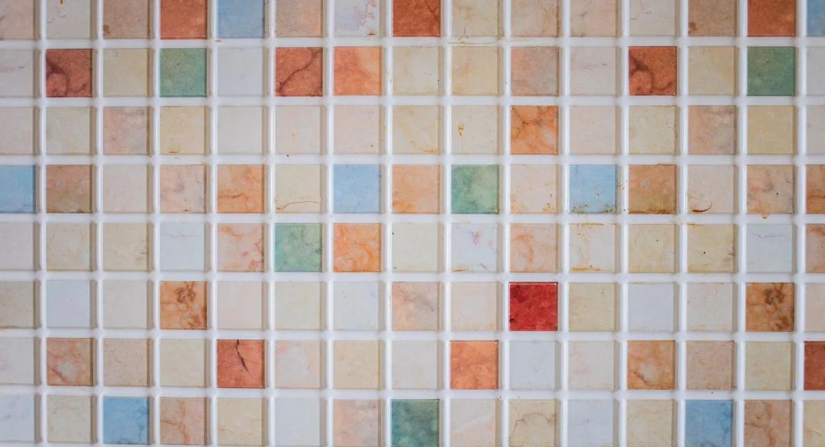 Comment choisir et appliquer la peinture pour carrelage dans une salle de bain et garantir un résultat durable ?