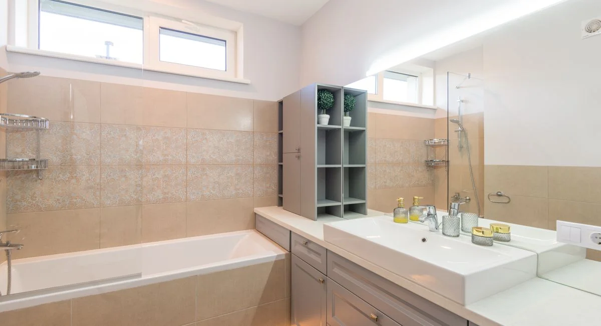 Comment optimiser et aménager efficacement une petite salle de bain de 3m² pour un espace fonctionnel et agréable ?